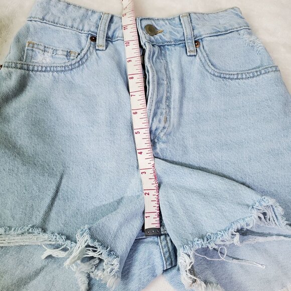 H&M Denim Shorts Size 2 Light blue rawcut hem high-waisted Distressed 5 pockets - Picture 7 of 9